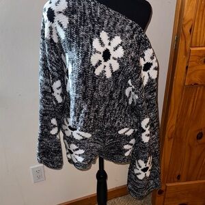 Storia Black and White Off-the-Shoulder Sweater